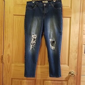 Womans ripped skinny jeans